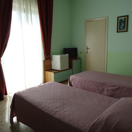 Motel Boston Silvi Marina Eksteriør billede